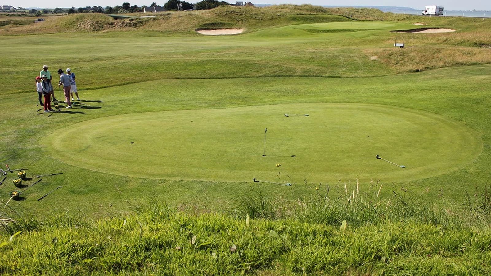 Vue du green et des fairways du Golf Utah Beach Normandie.