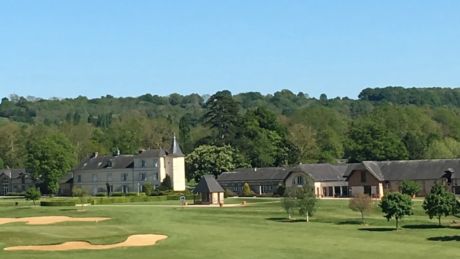 Vue du parcours Le Vallon au Golf Barrière Saint-Julien.