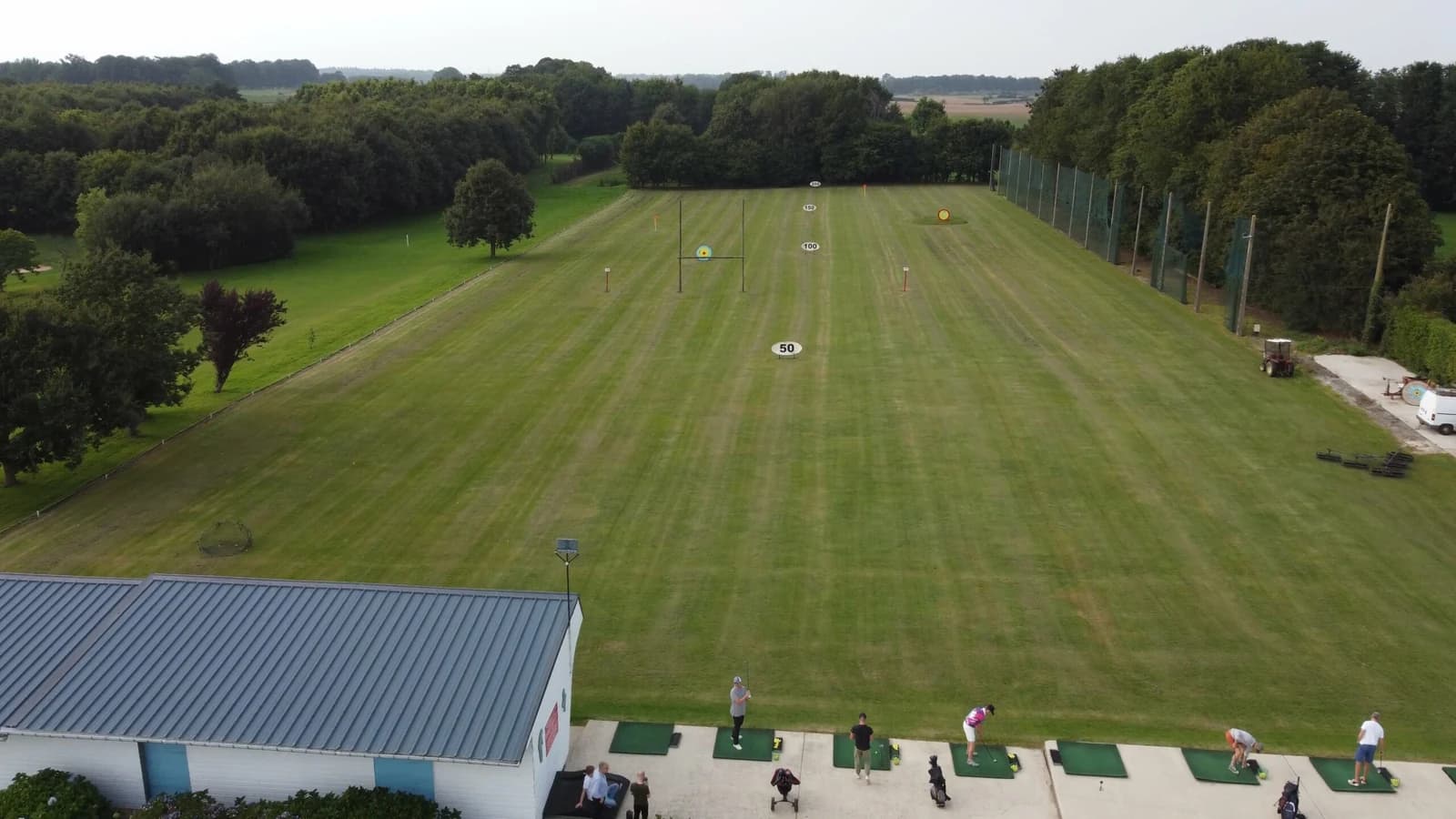 Vue aérienne du practice et des installations du Golf de Yerville.