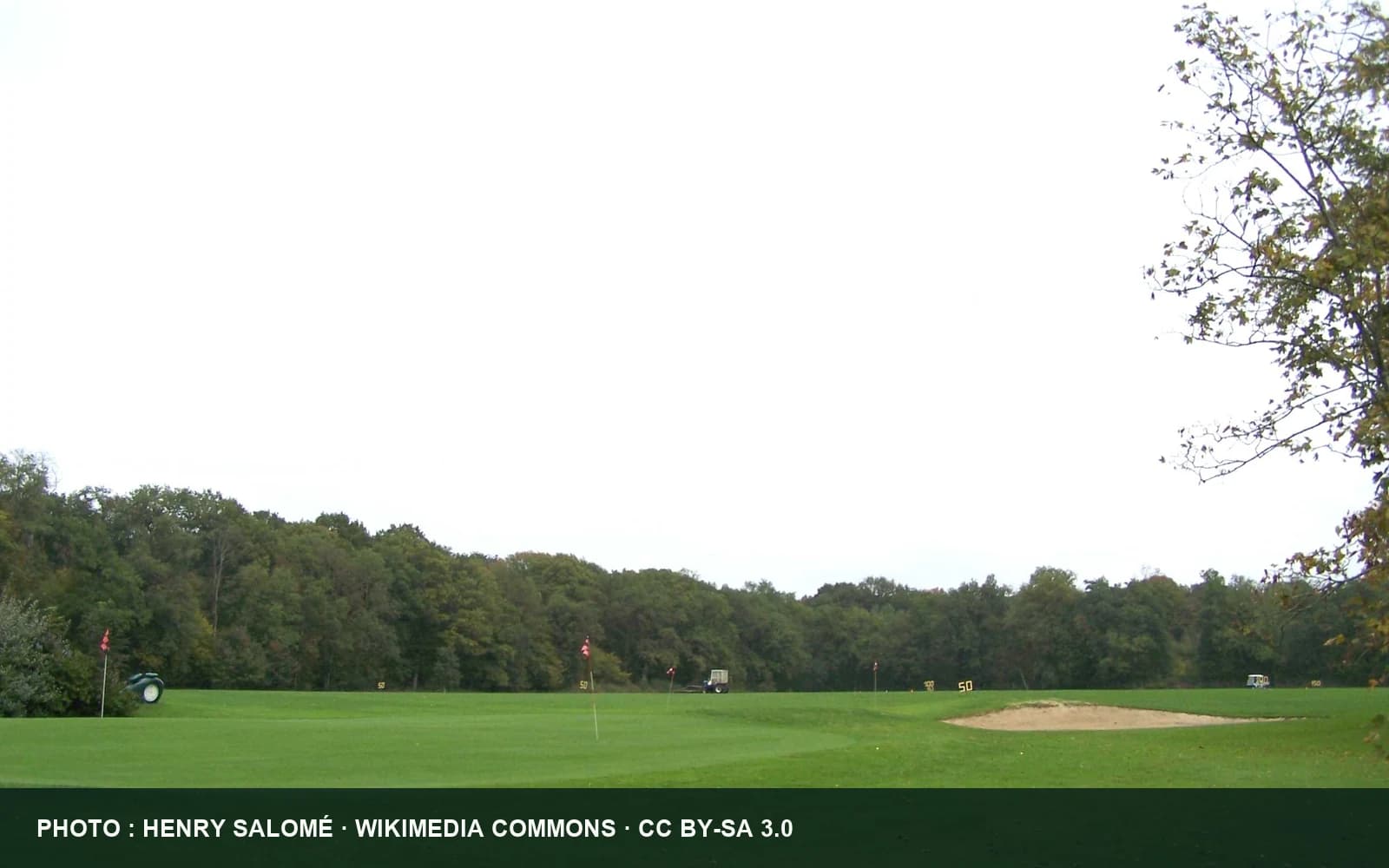 Vue du practice du Golf des Yvelines à La Queue-lez-Yvelines.