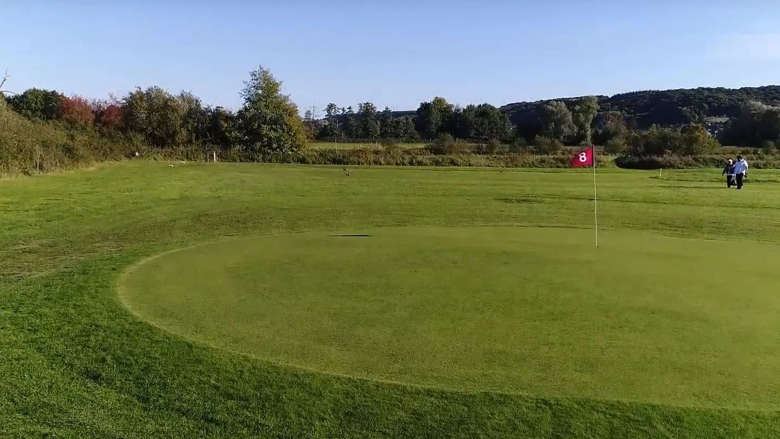 Green et fairway du parcours Pont Au Golf dans la vallée de la Risle.