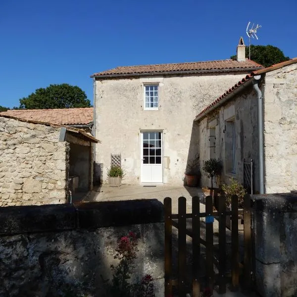 Vue de l’établissement La Roche des Bois, maison classée *** (8 pers)