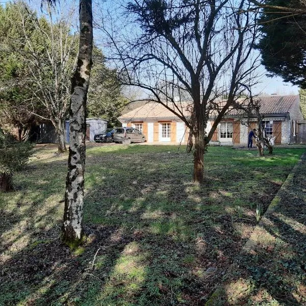 Vue de l’établissement Route de l'océan/Maison 8 pers/entrée FOURAS