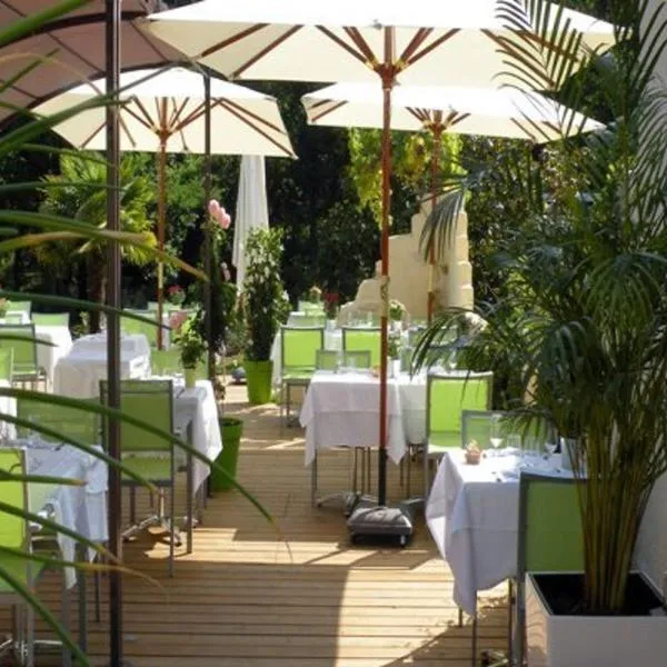 Vue de l’établissement Logis Hôtels - Le Pont Bernet - Hotel 2 étoiles et restaurant