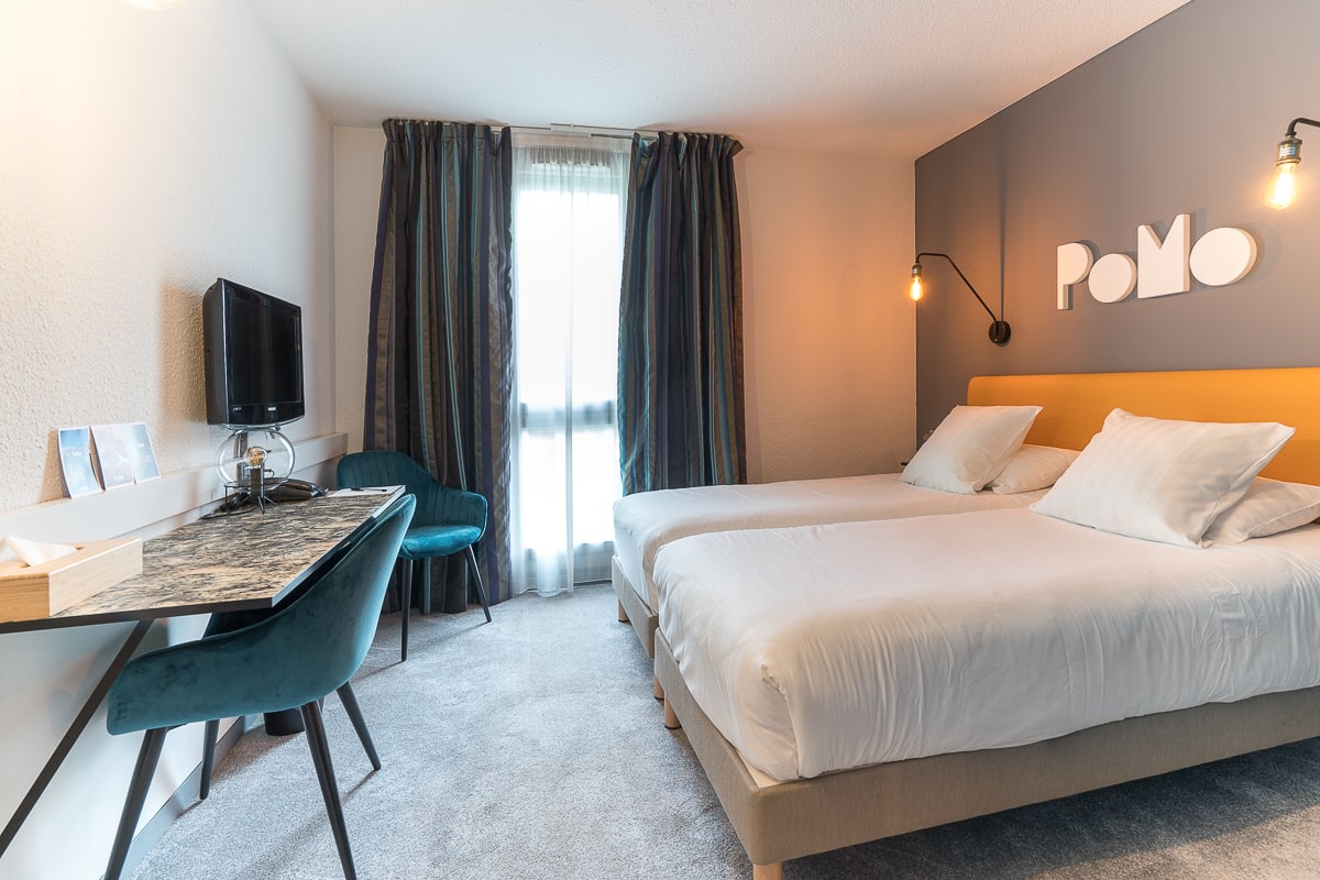 Chambre du PoMo Hôtel à Échirolles