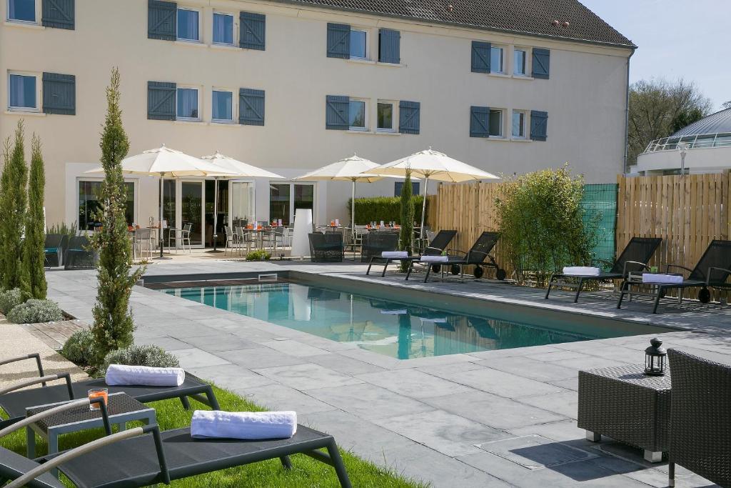 Piscine de l’Hôtel Best Western The Wish Versailles