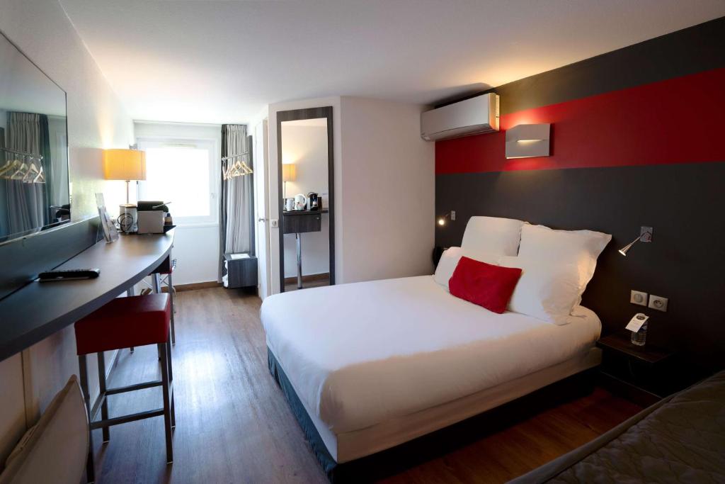 Chambre du Best Western The Hotel Versailles à Buc