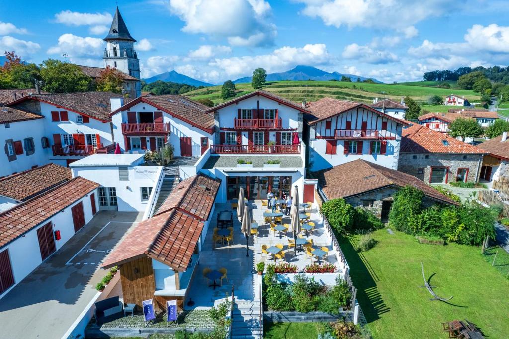 Vue de l’établissement Hôtel Restaurant & Spa La Maison Oppoca