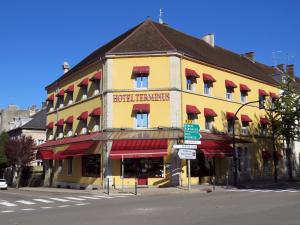 Vue de l’établissement Hôtel Terminus - Pizzeria Pizz'a gogo - salle de sport - face à la gare