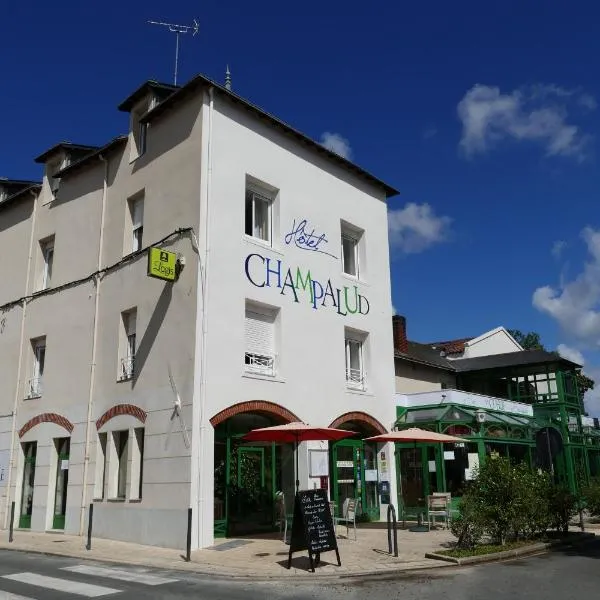 Vue de l’établissement Logis Hotels Le Champalud Restaurant La Citadelle