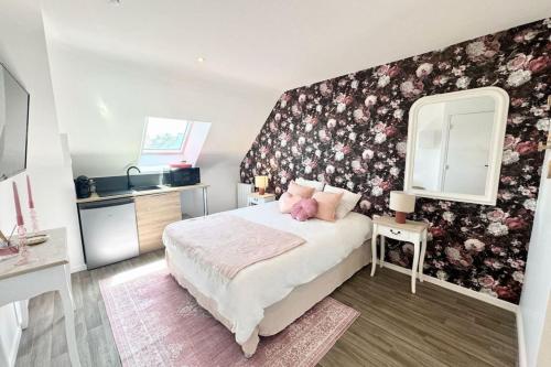 Chambre de l’établissement L’instant rose - Cocon fleuri avec jacuzzi