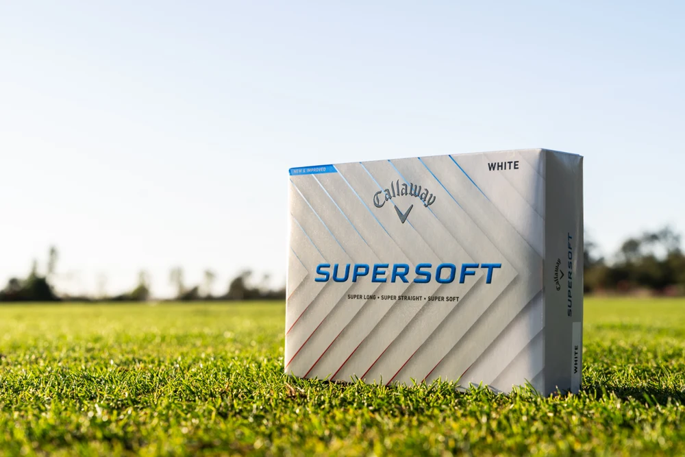 Boîte Callaway Supersoft 2025 blanche sur le parcours