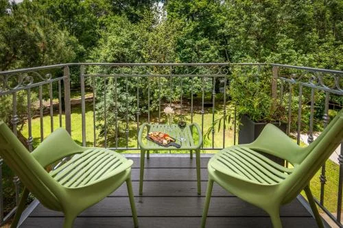Photographie de Logis Hôtel Restaurant Les 2 Rives - A75, en bordure de rivière