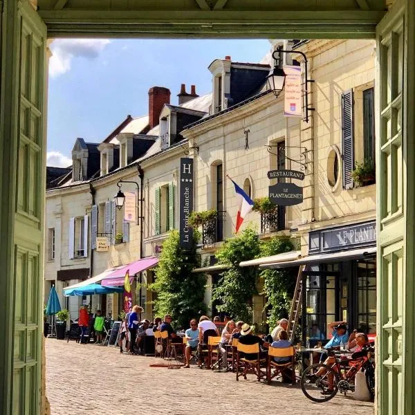 Photographie de Logis Hotel La Croix Blanche Fontevraud, à Fontevraud-l'Abbaye