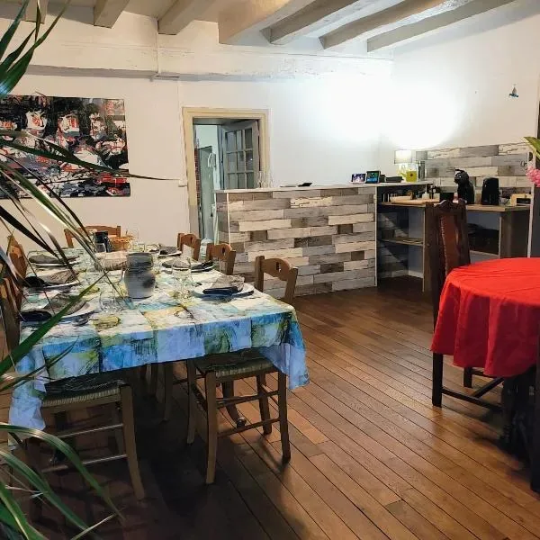 Photographie de Le Pigeonnier - Chambres d'hôtes, à La Roche-Posay